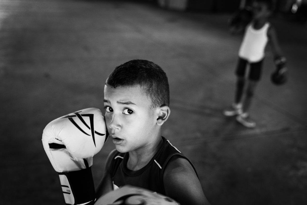 Boxing boy in Cuba Poster och Canvastavla
