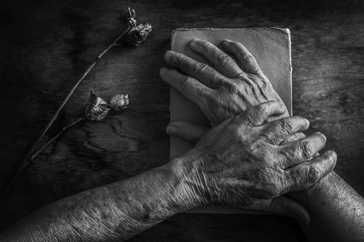 Old hands of my mother Poster och Canvastavla