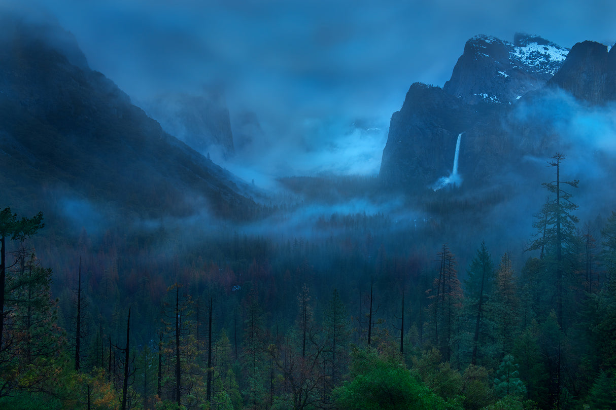 Gloomy Mountain Poster och Canvastavla