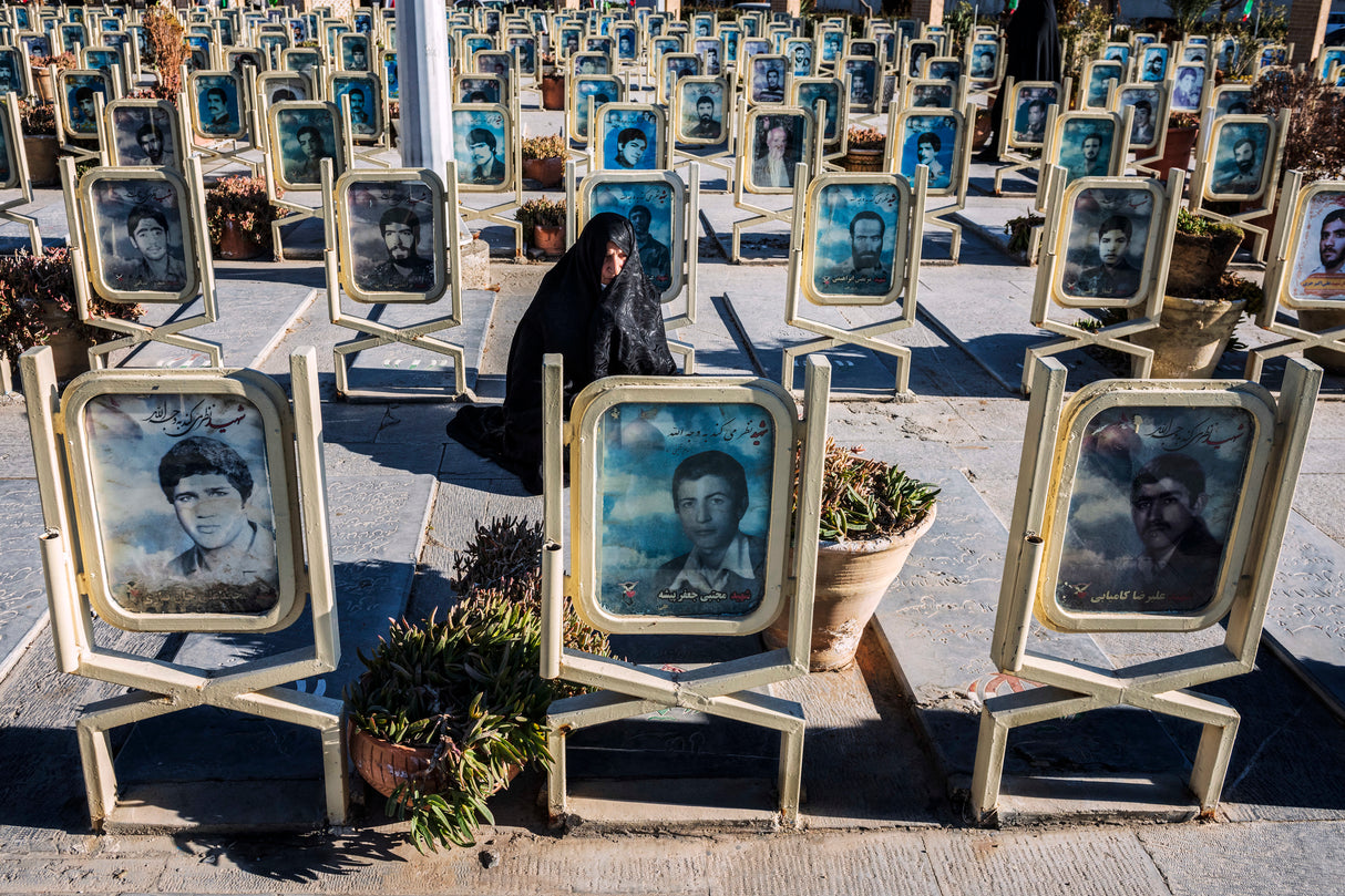 The mother talks to her martyred son Poster och Canvastavla