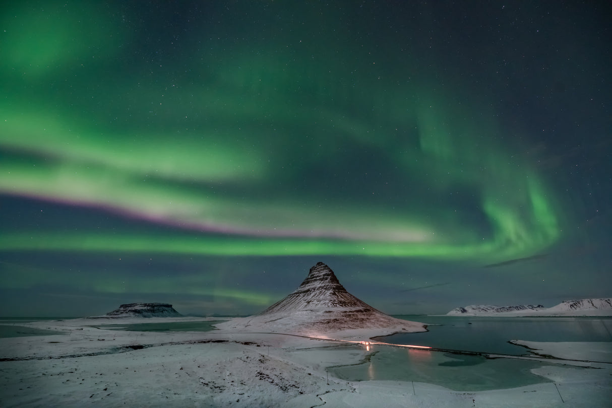 Aurora Borealis over Kirkjufell Poster och Canvastavla