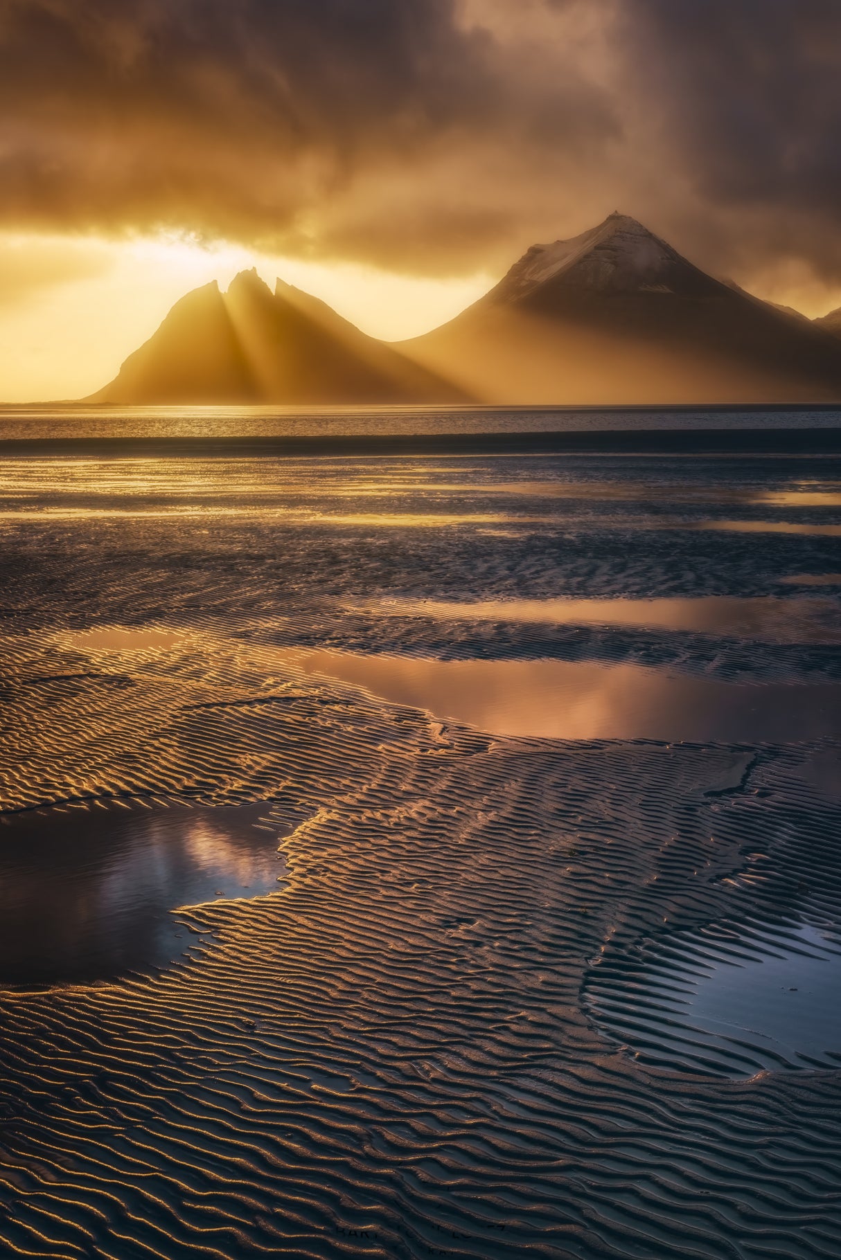 Sunset at Eystrahorn beach Poster och Canvastavla