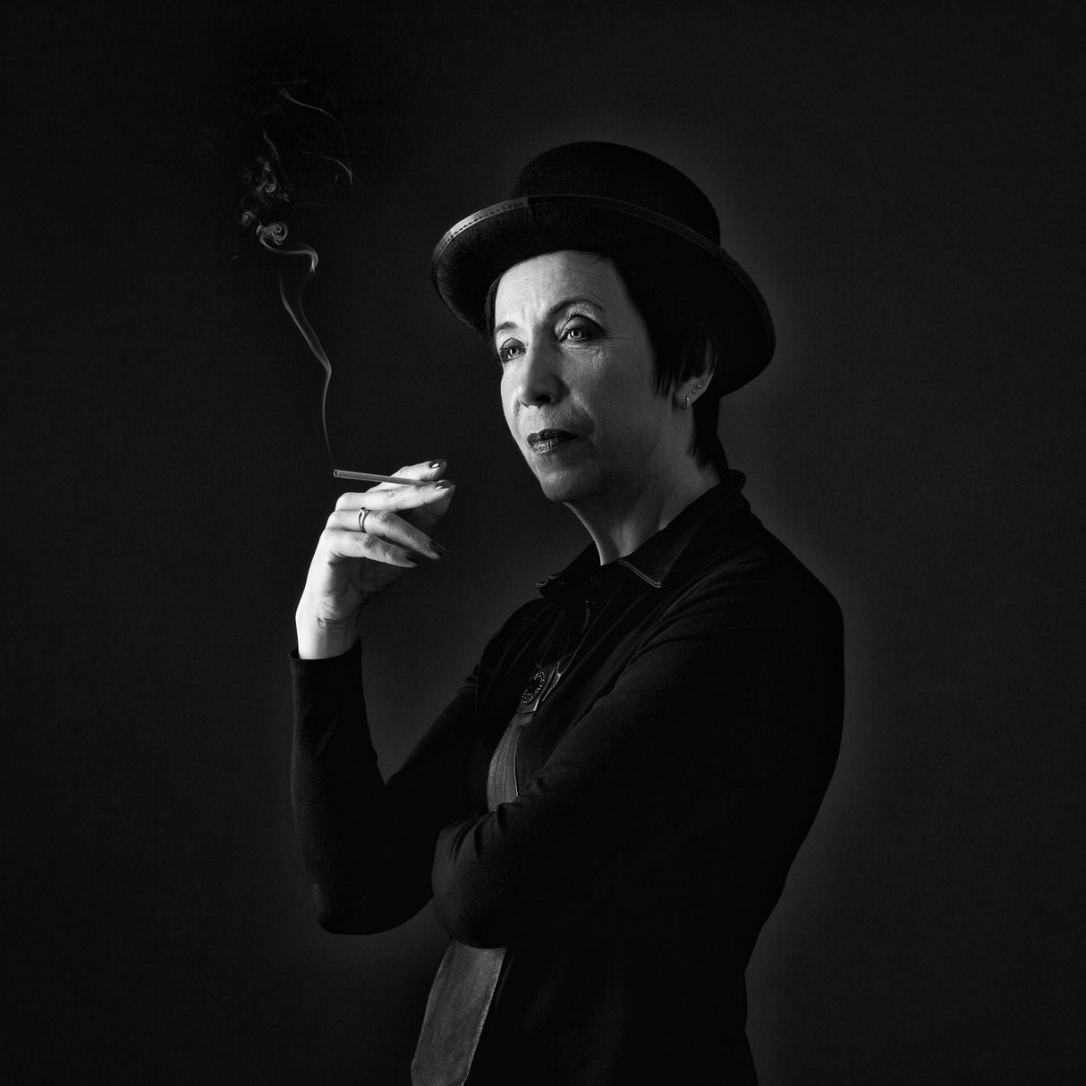 A woman with a cigarette. Poster och Canvastavla
