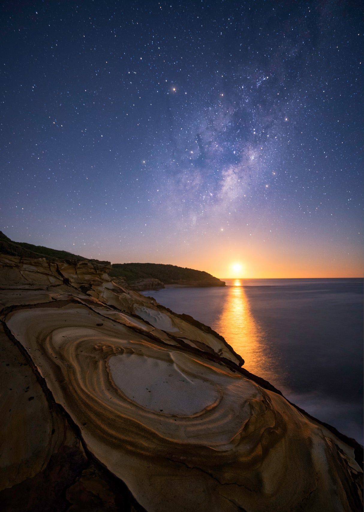 Moon and Milky way Poster och Canvastavla
