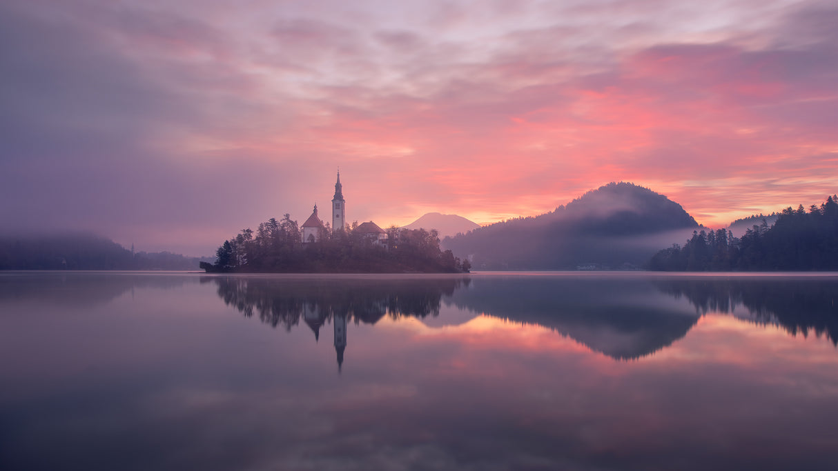 Sunrising on Lake Bled Poster och Canvastavla