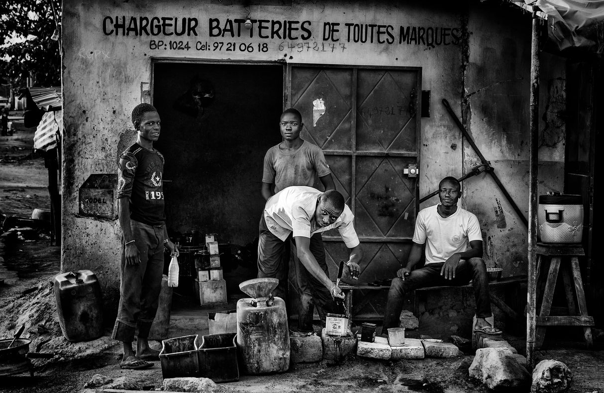 Chargeur batteries de toutes marques - Benin Poster och Canvastavla