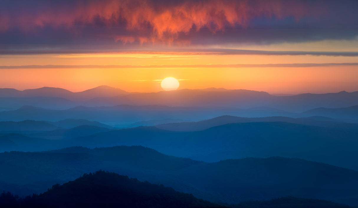 Ethereal Dawn Over Blue Ridge Poster och Canvastavla