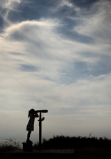 Girl and binoculars Poster och Canvastavla