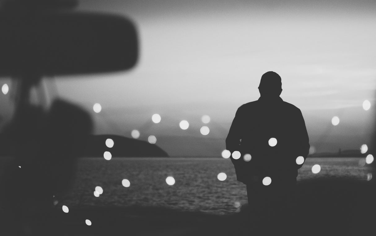 Silhouette traveler on the background of the water in evening Poster och Canvastavla
