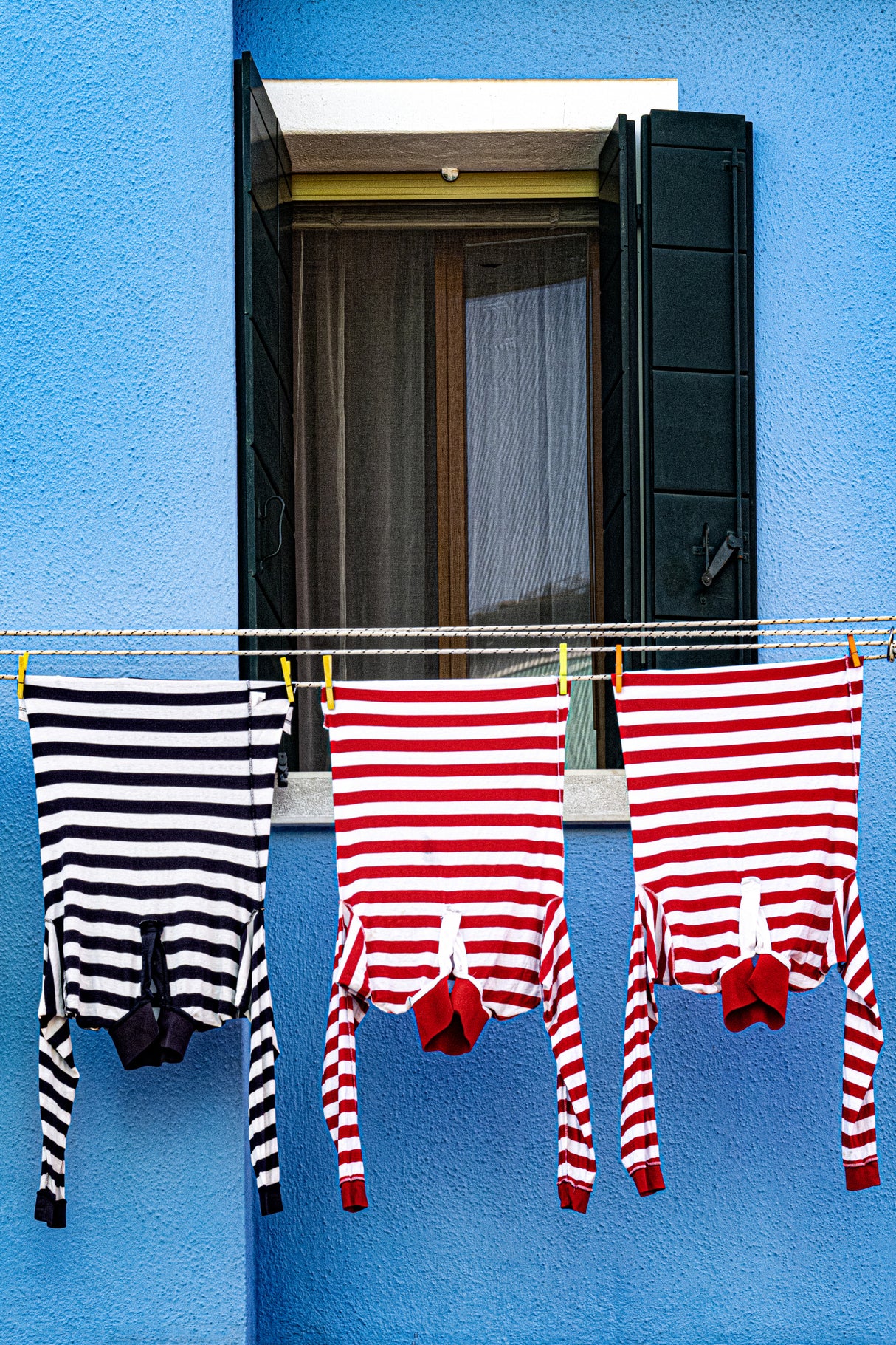 stripes suspended Poster och Canvastavla