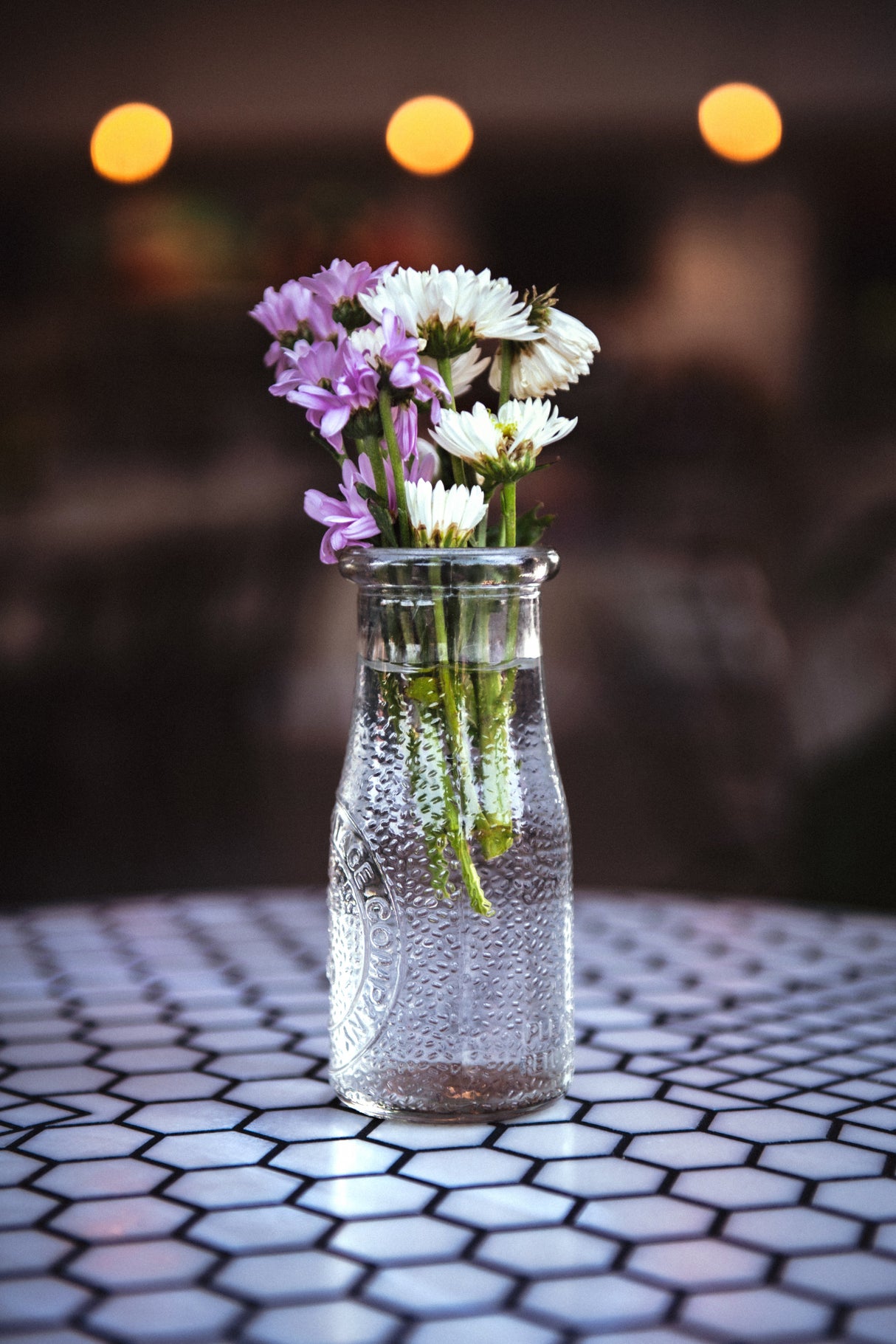 Flowers on Table Poster och Canvastavla