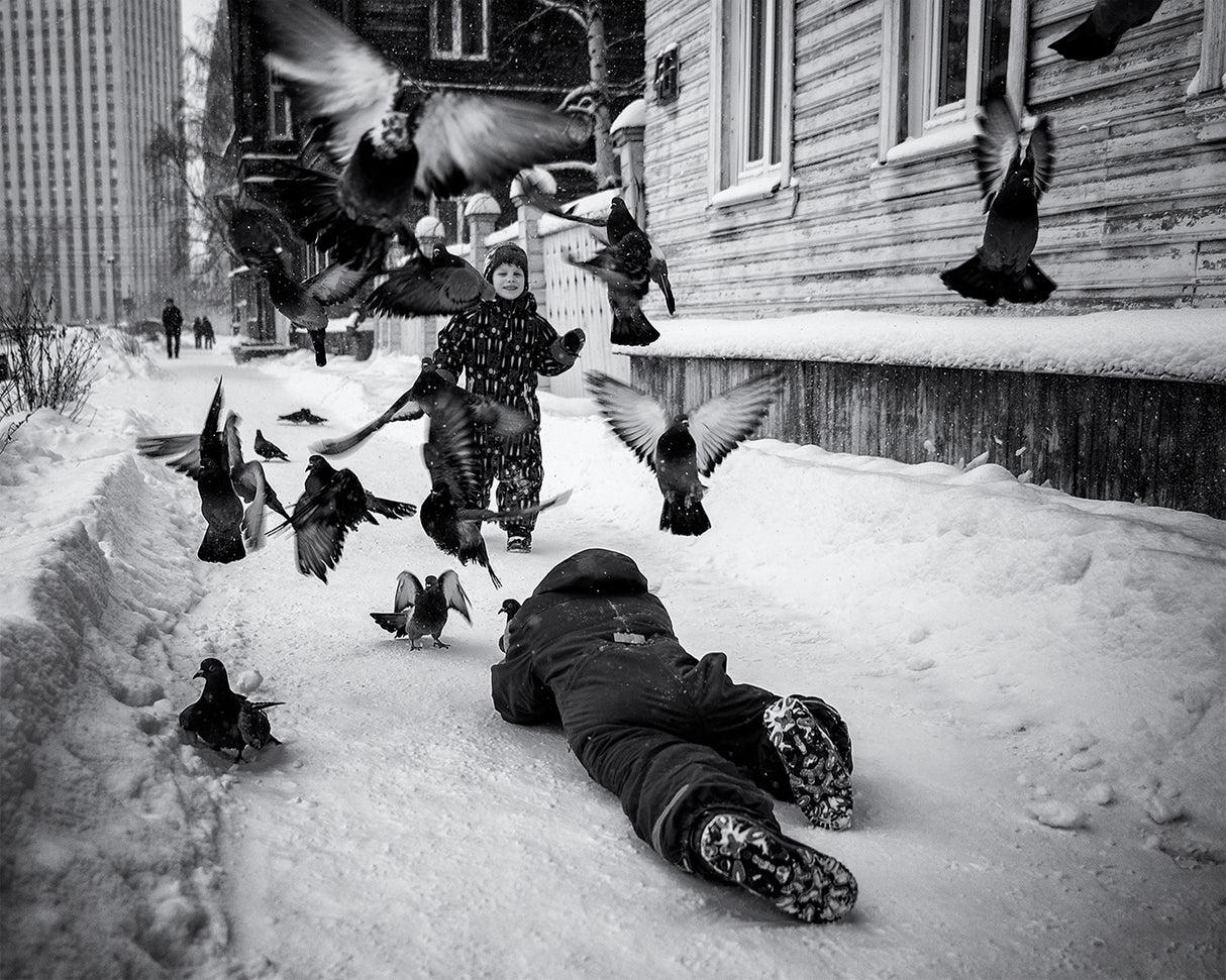 Kid's games in Arkhangelsk Poster och Canvastavla
