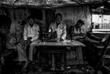 Sewing in the streets of Colcatta - India Poster och Canvastavla