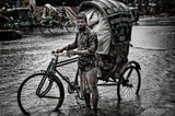 Waiting for the client to get on the rickshow - Bangladesh Poster och Canvastavla