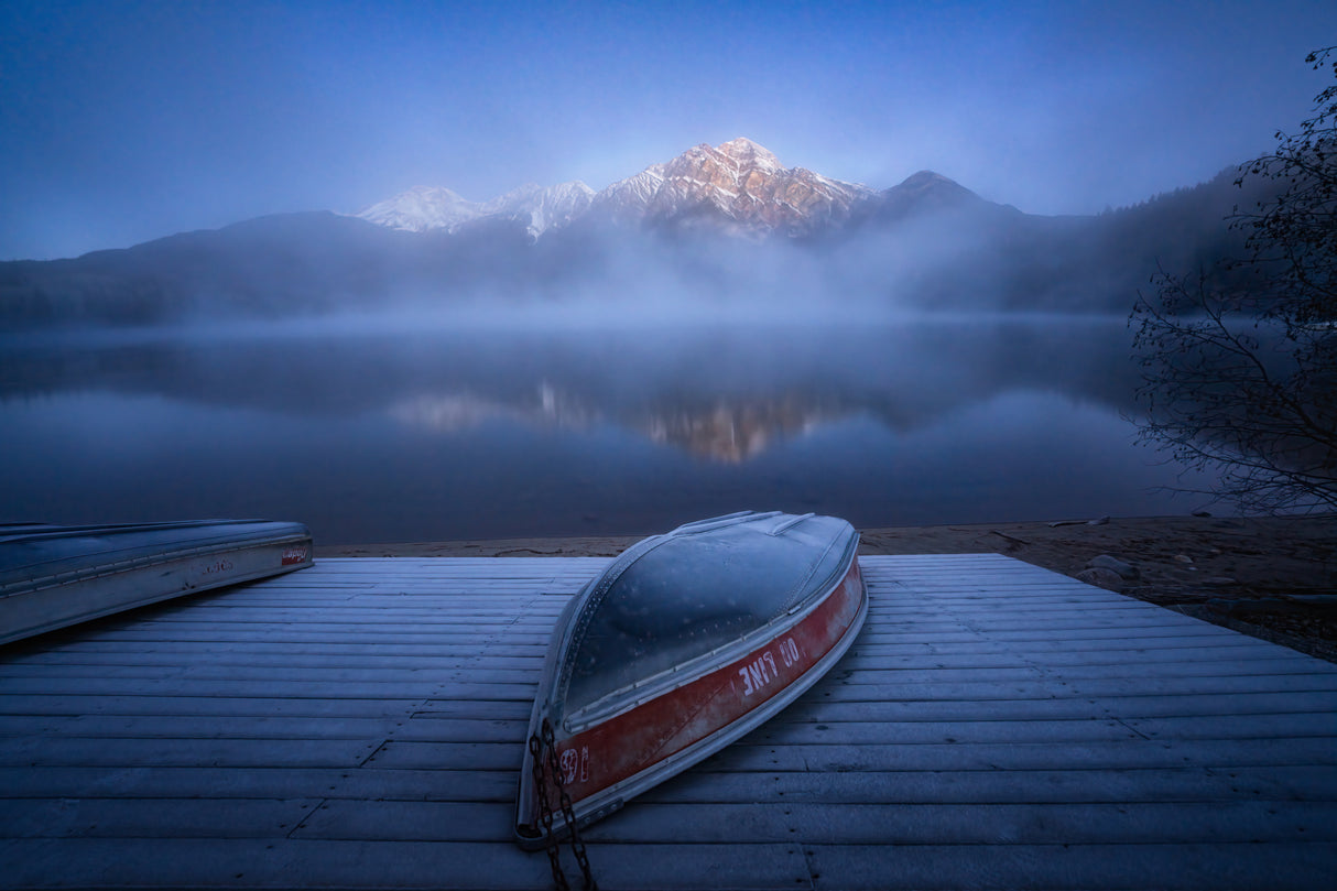 Pyramid Lake Blue Hour Poster och Canvastavla