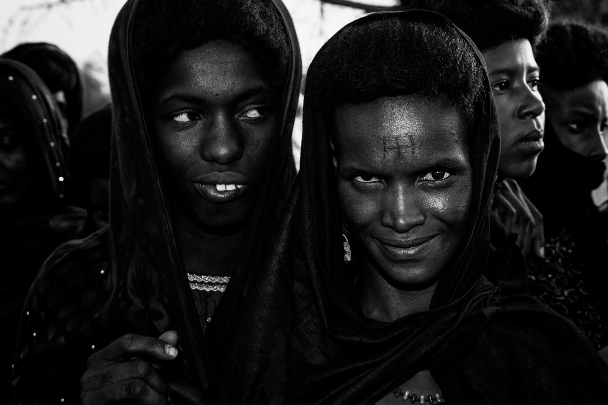 Girls at the gerewol festival - Niger Poster och Canvastavla