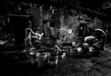 People cleaning themself in the streets of Calcutta. Poster och Canvastavla