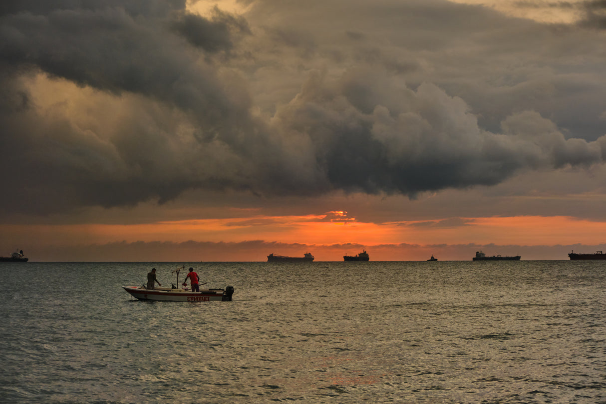 fishermen at sunset Poster och Canvastavla