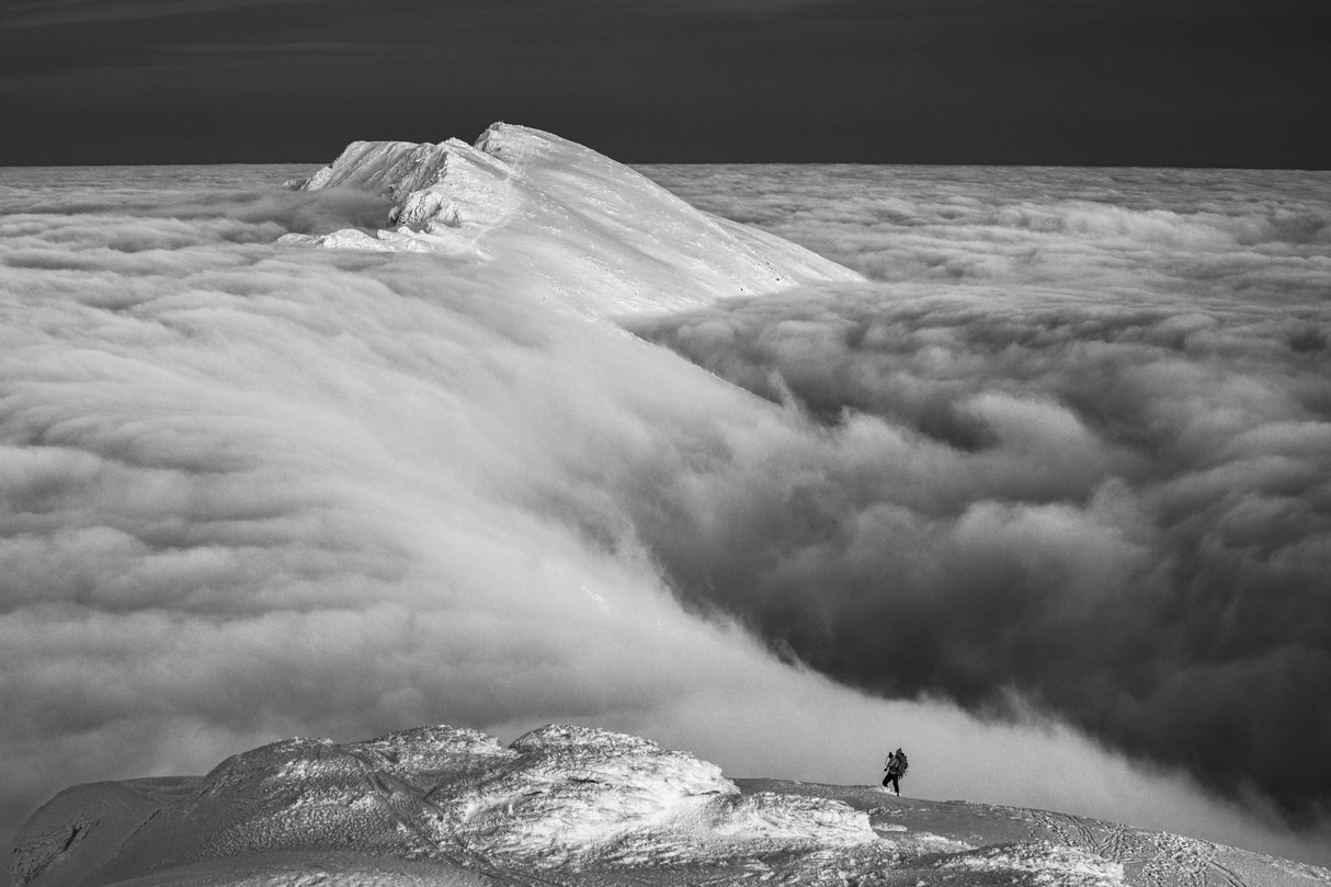 Man and Mountain Poster och Canvastavla