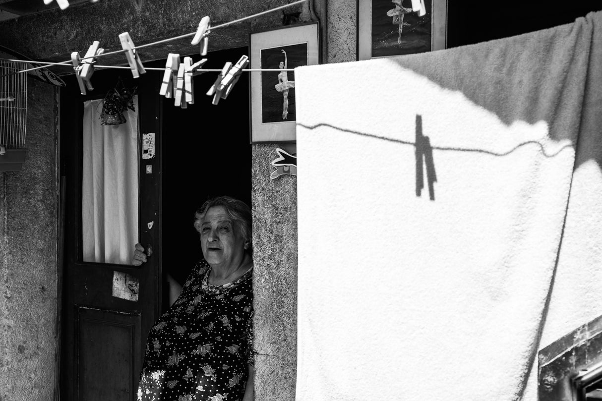 Alfama Ballerinas Atrium Poster och Canvastavla