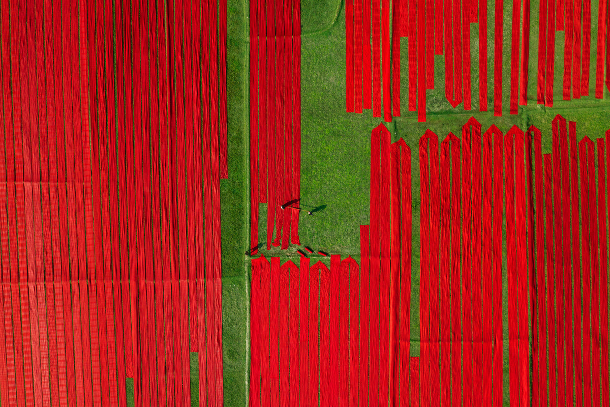 Red fabrics Poster och Canvastavla