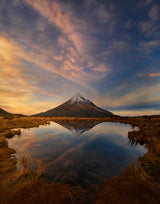 Mount Taranaki: Winter Sunrise Poster och Canvastavla