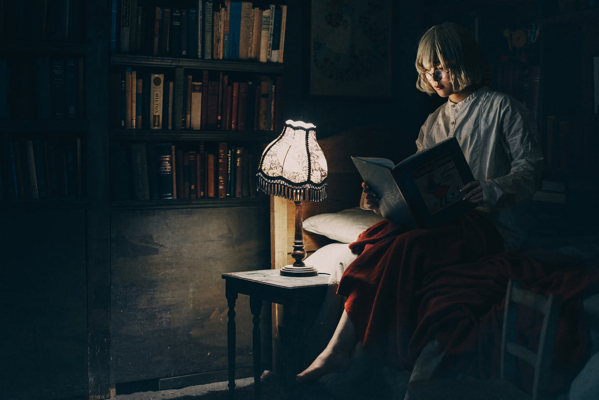 Night time reading Poster och Canvastavla