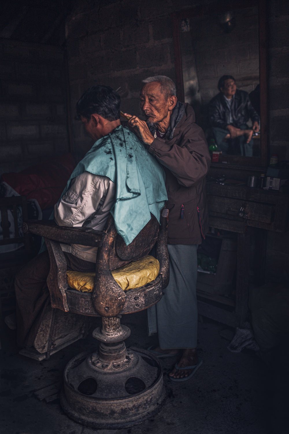 The barber shop of Inle lake Poster och Canvastavla