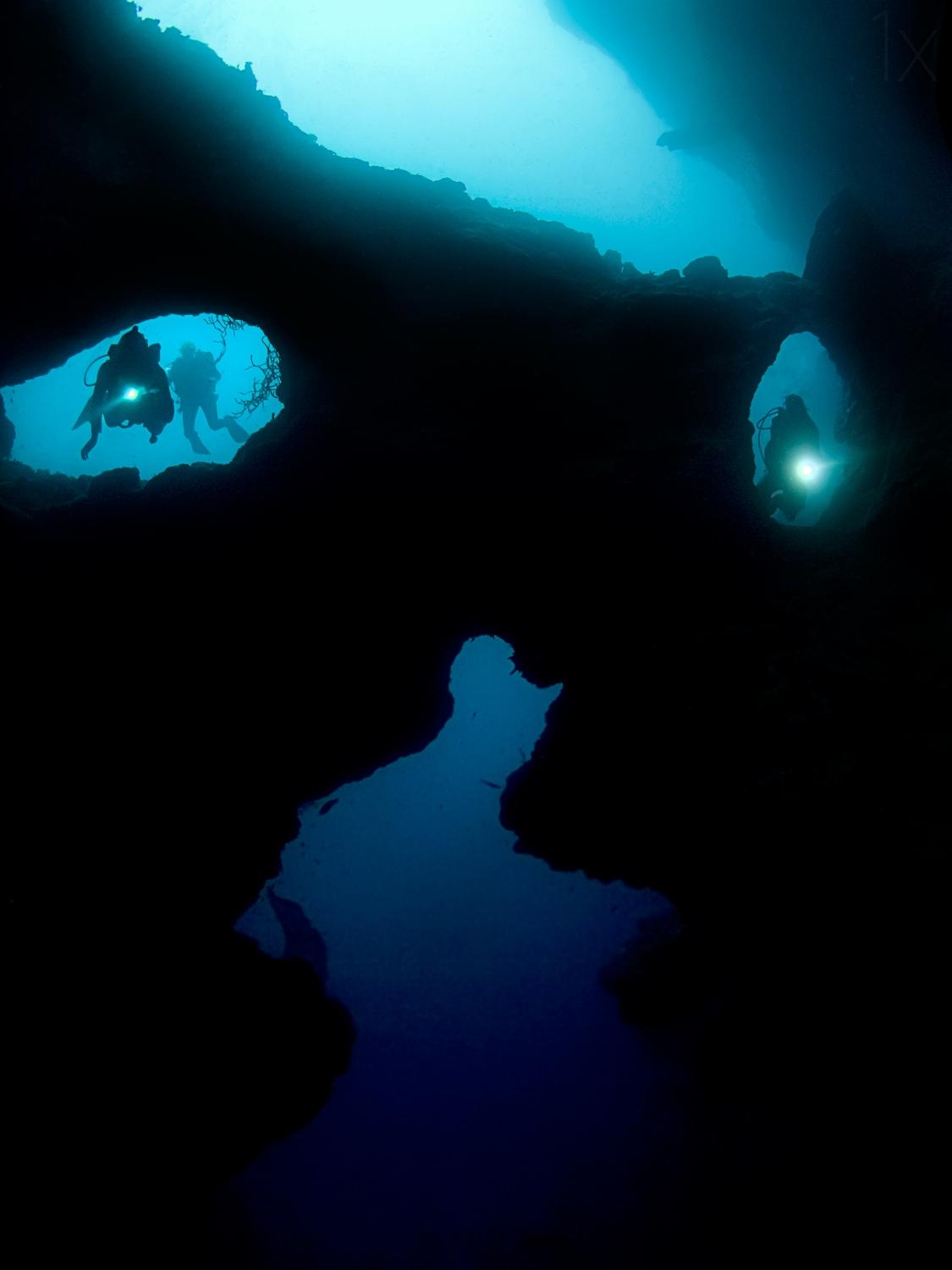 Cathedral at Pescador Island Poster och Canvastavla