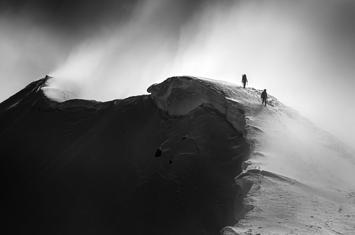 Snowy ridge walk Poster och Canvastavla