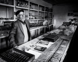 Shopkeeper Poster och Canvastavla