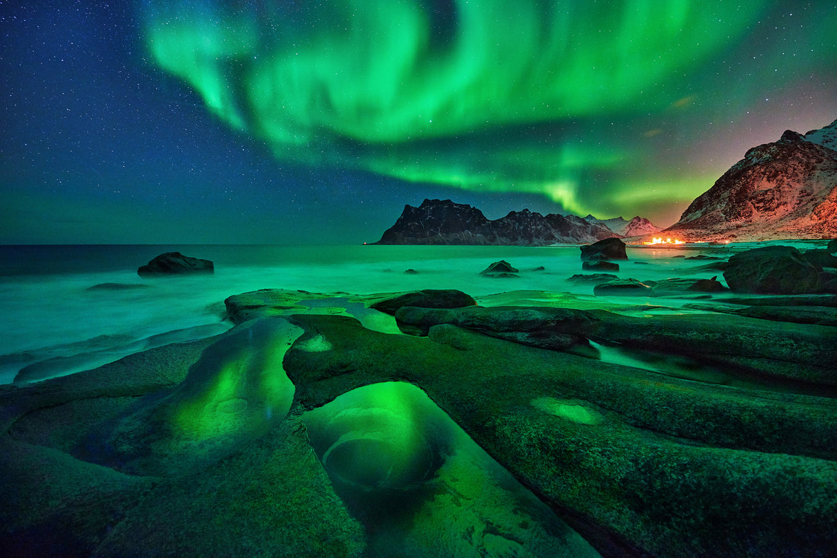 Evening walks on the beach Poster och Canvastavla