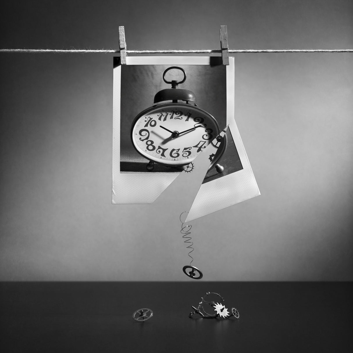 The time is almost out. Version 2 Poster och Canvastavla