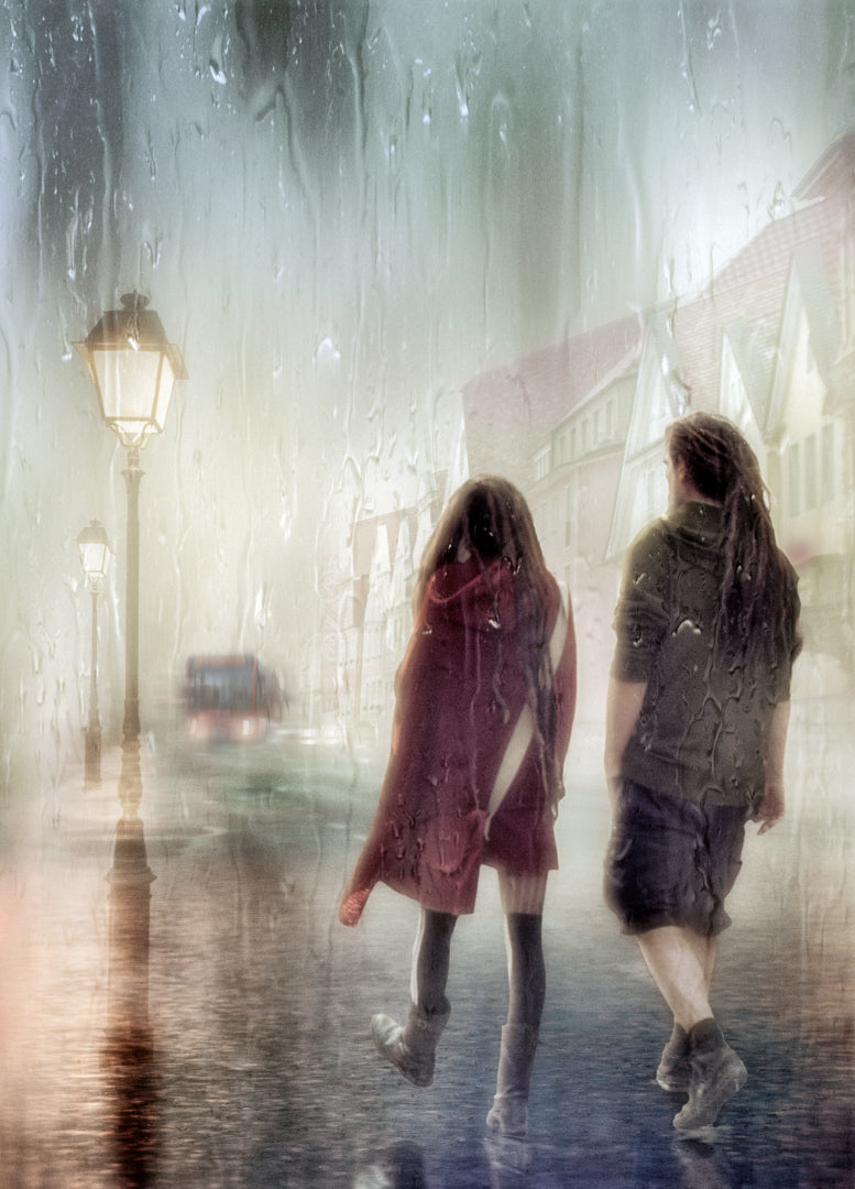‘....walk the city streets on a misty rainy day... Poster och Canvastavla