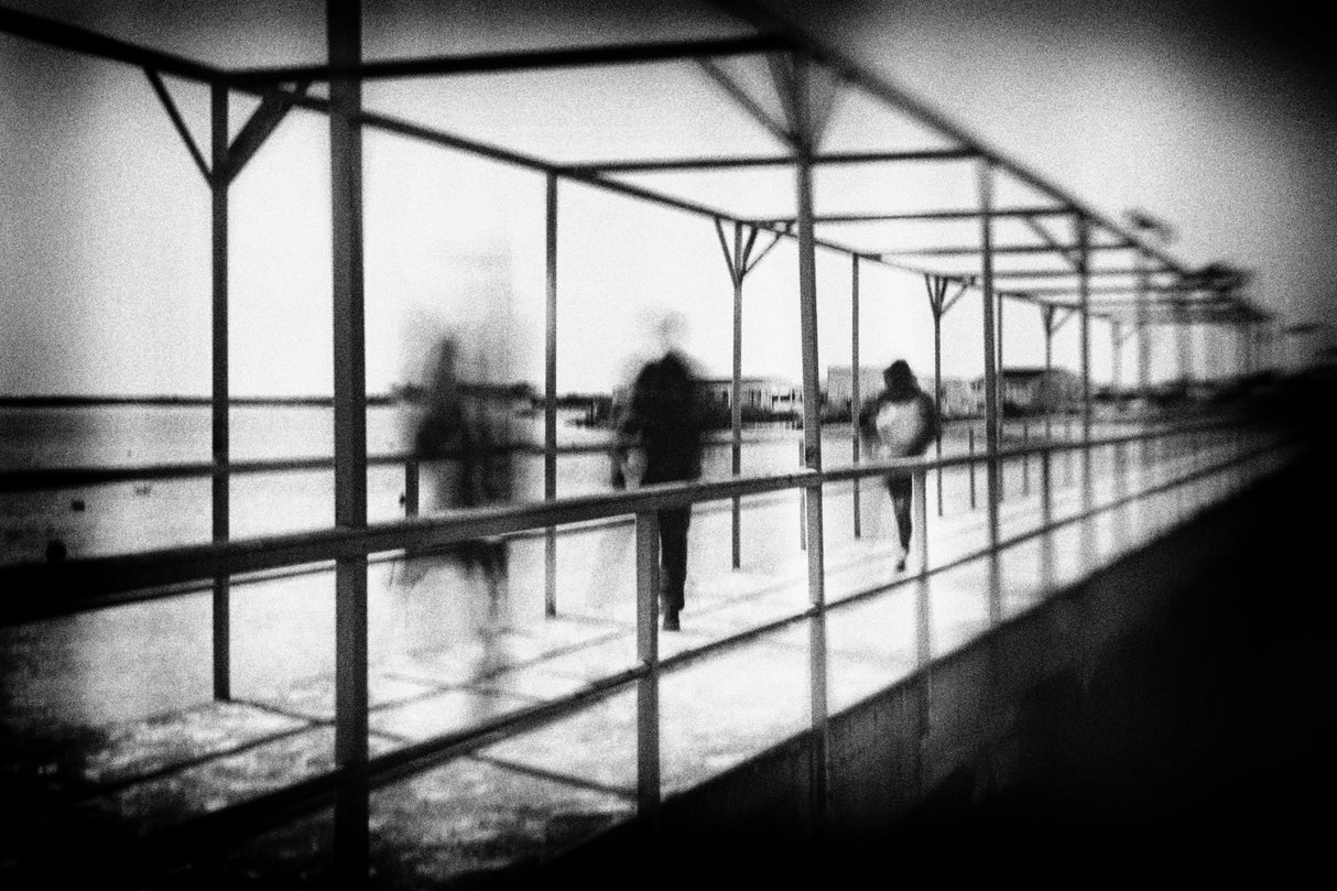 on the bridge Poster och Canvastavla