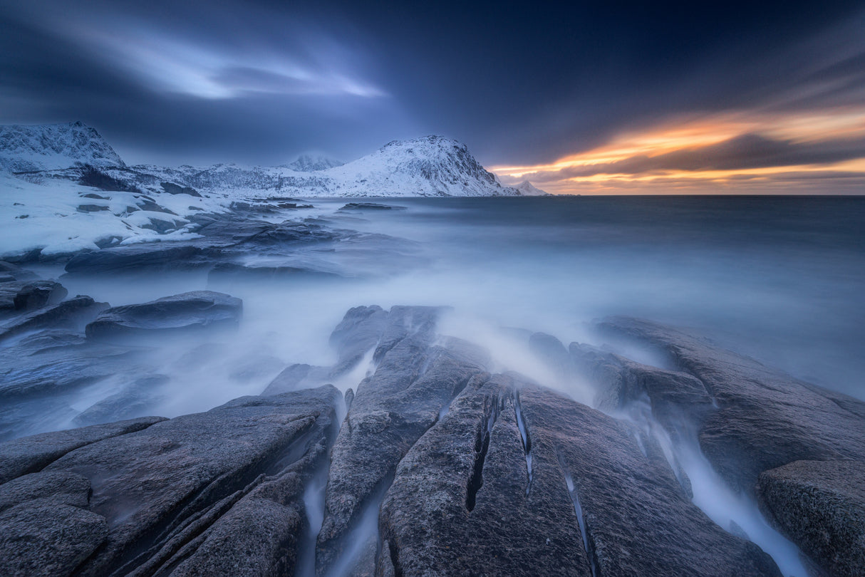 "BEFORE THE STORM" Poster och Canvastavla