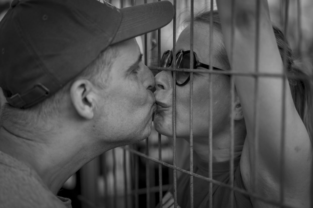 Love behind bars Poster och Canvastavla