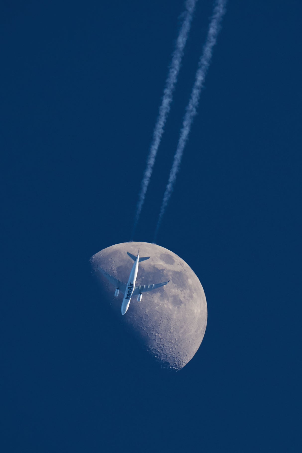 Plane on the Moon Poster och Canvastavla