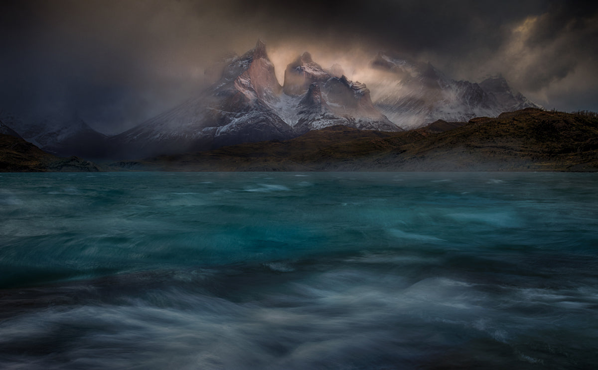 Stormy winds over the Torres del Paine Poster och Canvastavla