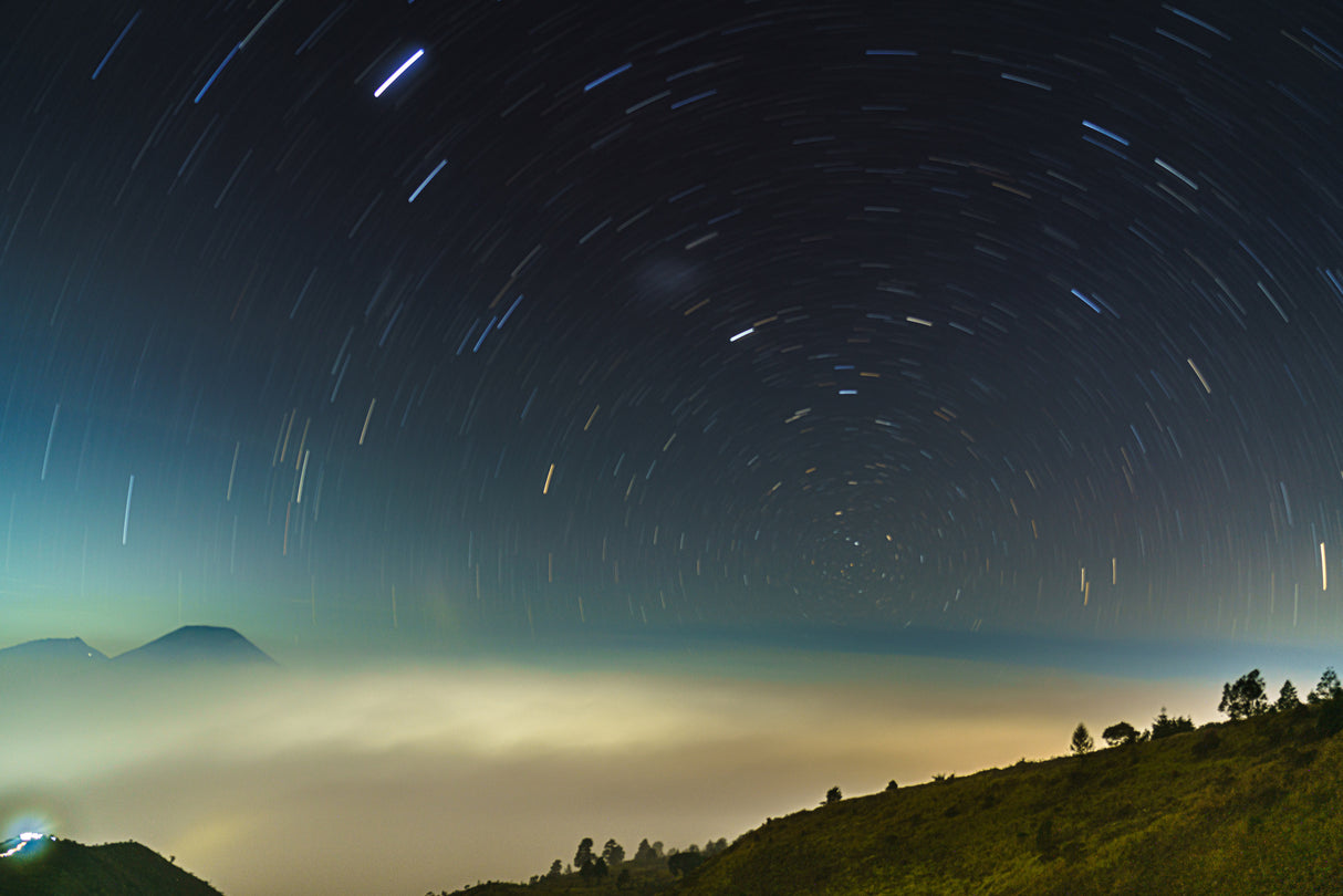 Between mountains stars and fog Poster och Canvastavla