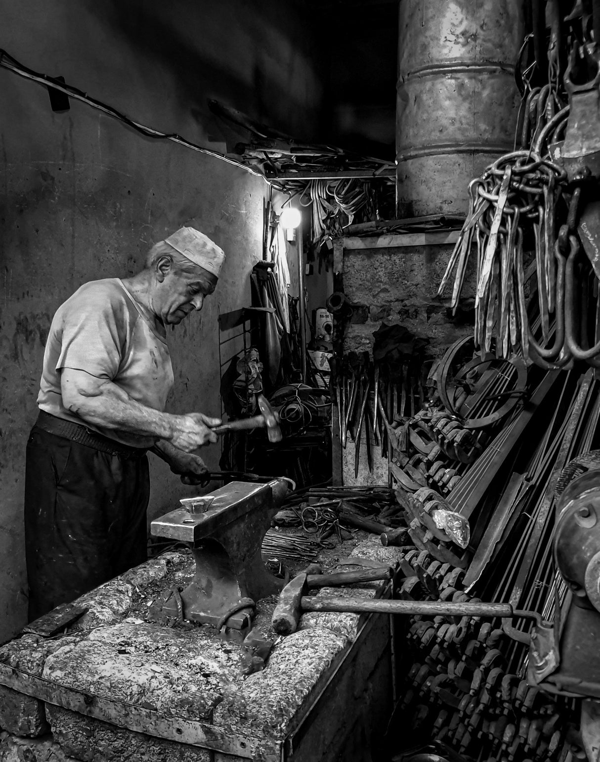 Traditional blacksmith Poster och Canvastavla