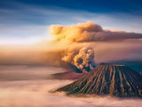 Peaceful Volcano Poster och Canvastavla