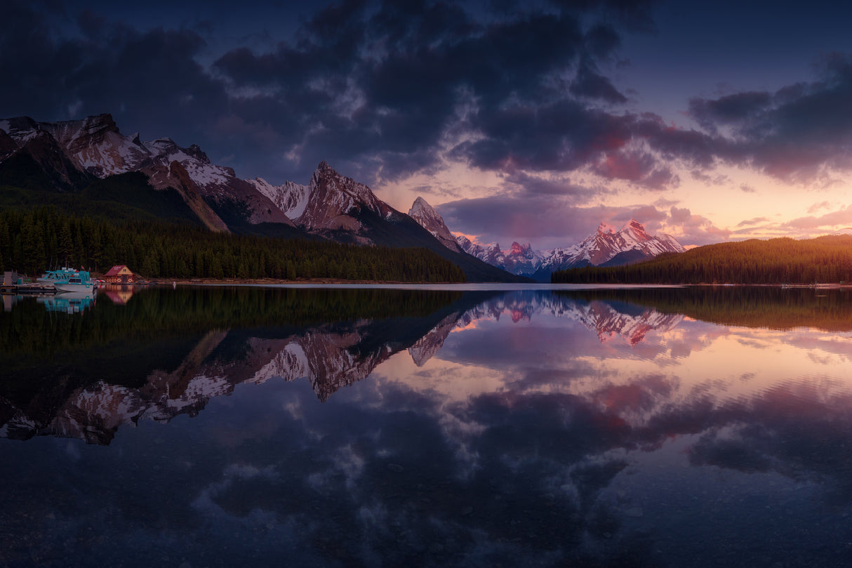 Maligne mountains Poster och Canvastavla