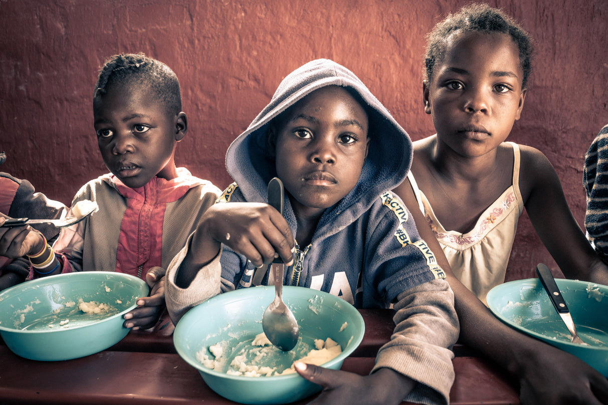 Himba kids at Lunch Poster och Canvastavla