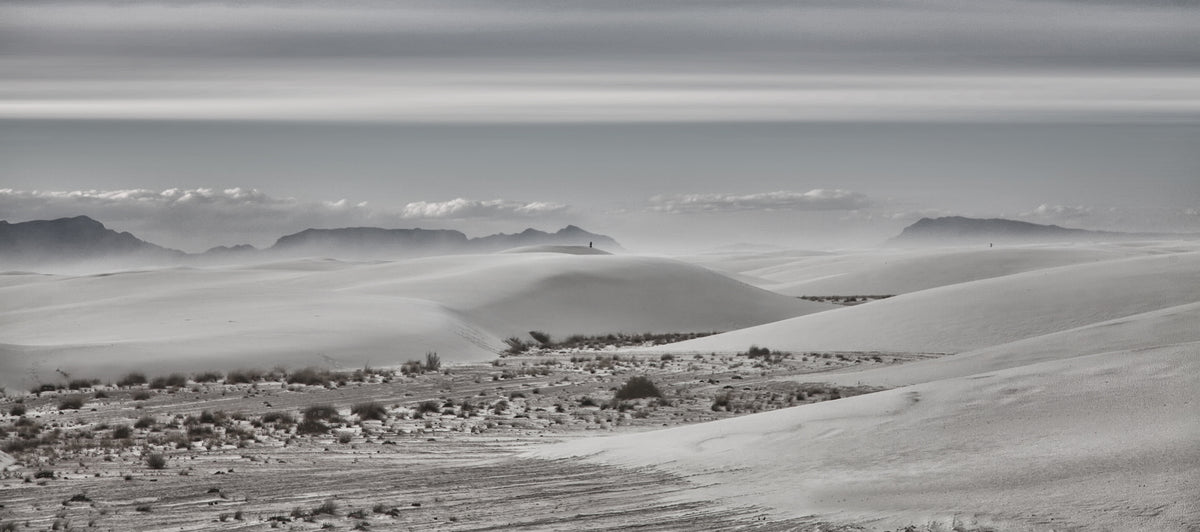Upcoming storm (White Sands Nat. Monument) Poster och Canvastavla