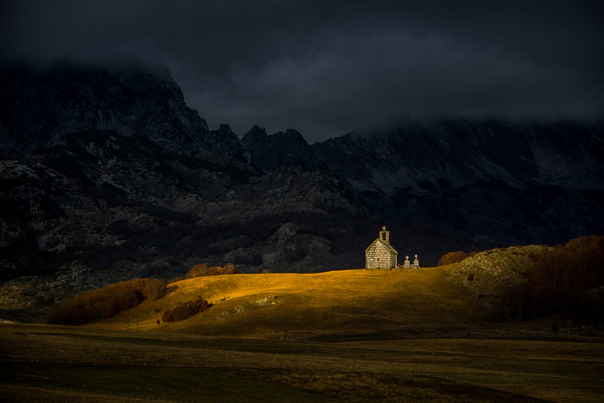 Mountain Church Poster och Canvastavla