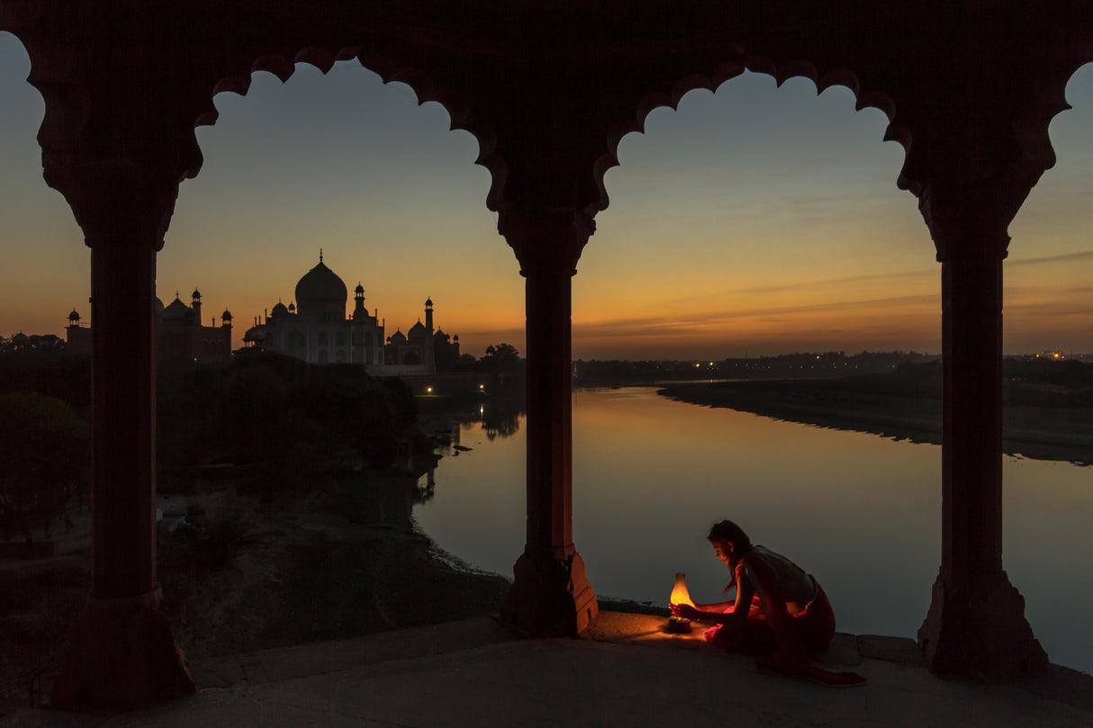 Illuminating the Taj Poster och Canvastavla