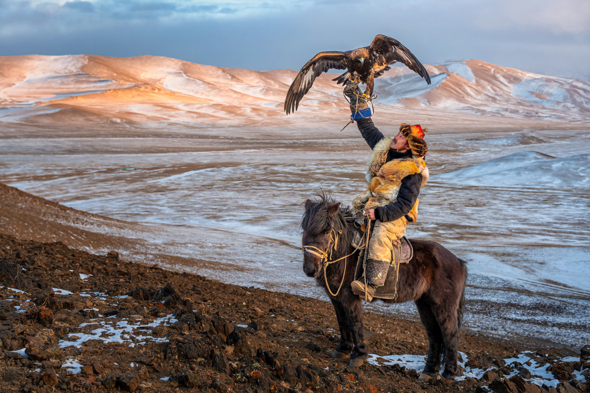 Altai Mountain range and the Eagle Hunter Poster och Canvastavla