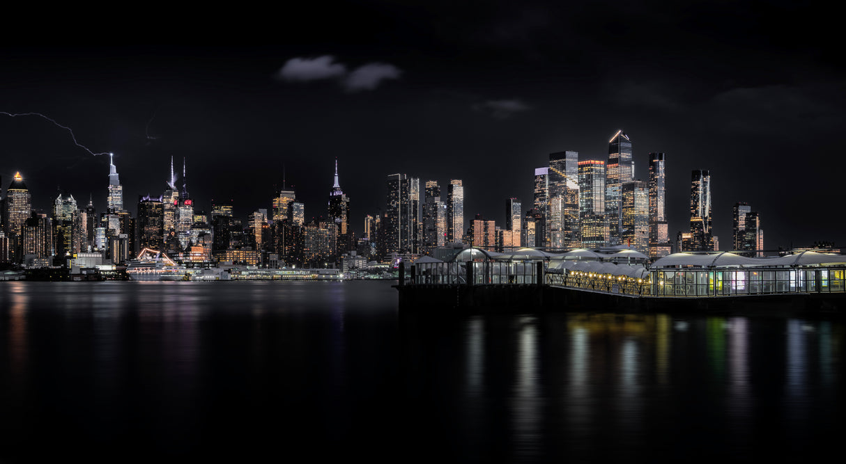 Electrifying Manhattan Poster och Canvastavla