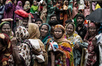 Queuing for some rice - Bangladesh Poster och Canvastavla